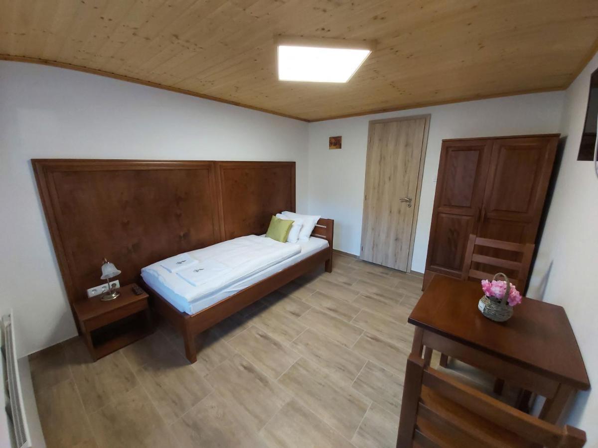 Bed and Breakfast Mamutfenyo Panzio à Tata Extérieur photo