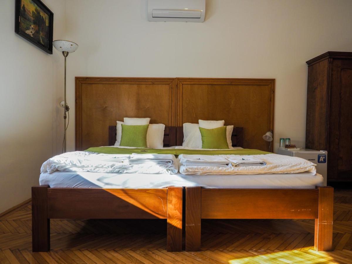 Bed and Breakfast Mamutfenyo Panzio à Tata Extérieur photo