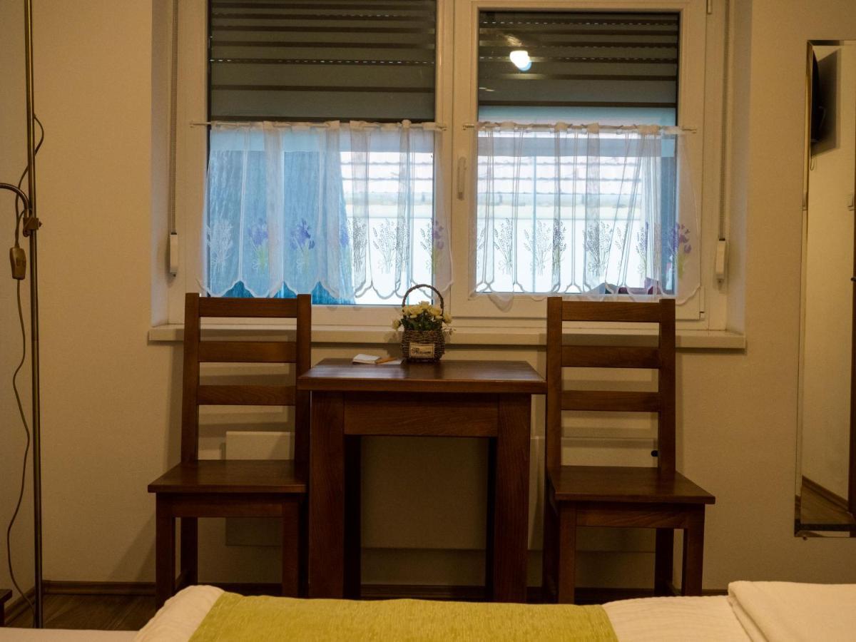 Bed and Breakfast Mamutfenyo Panzio à Tata Extérieur photo